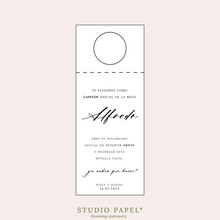 Cargar imagen en el visor de la galería, Capitanes De Mesa – Wine Hangers.