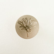 Cargar imagen en el visor de la galería, Blume - Sello de 2.5 cm
